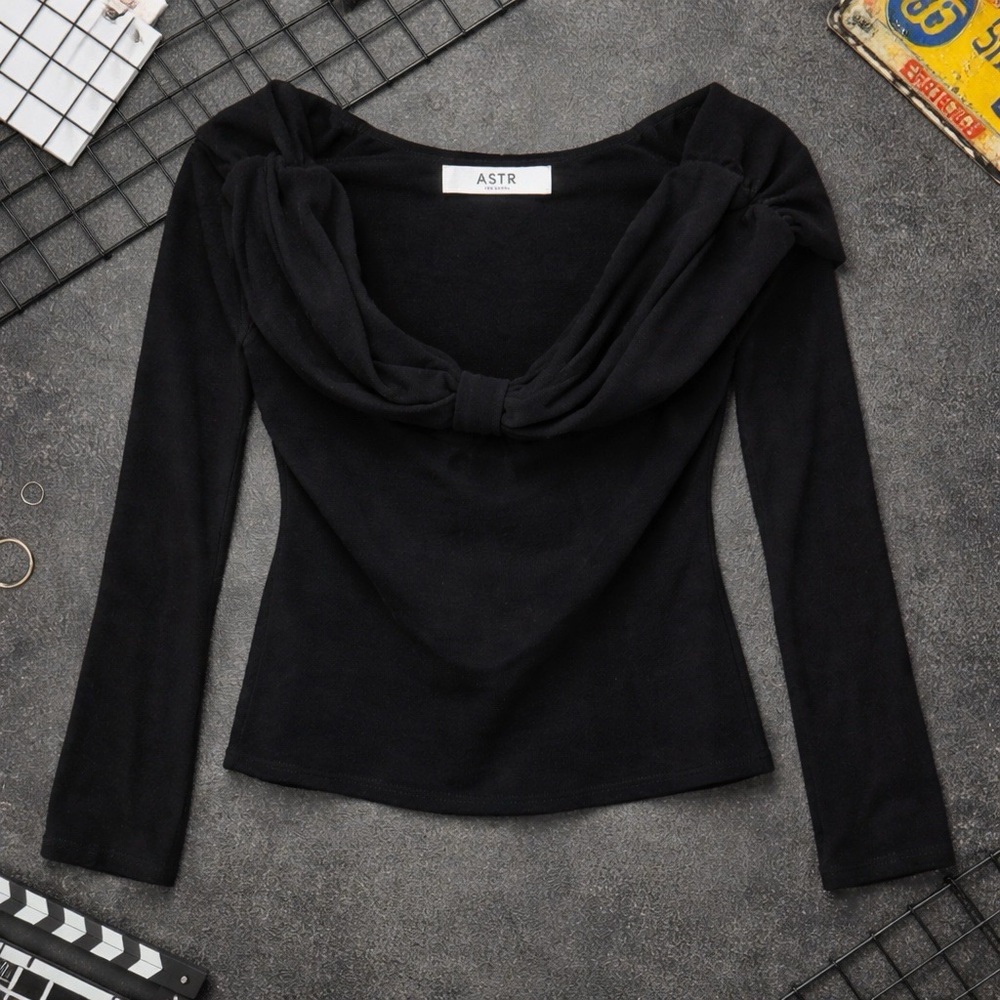 ASTR THE LABEL Knotted Long Sleeve  Off the Shoulder Black top Size medium